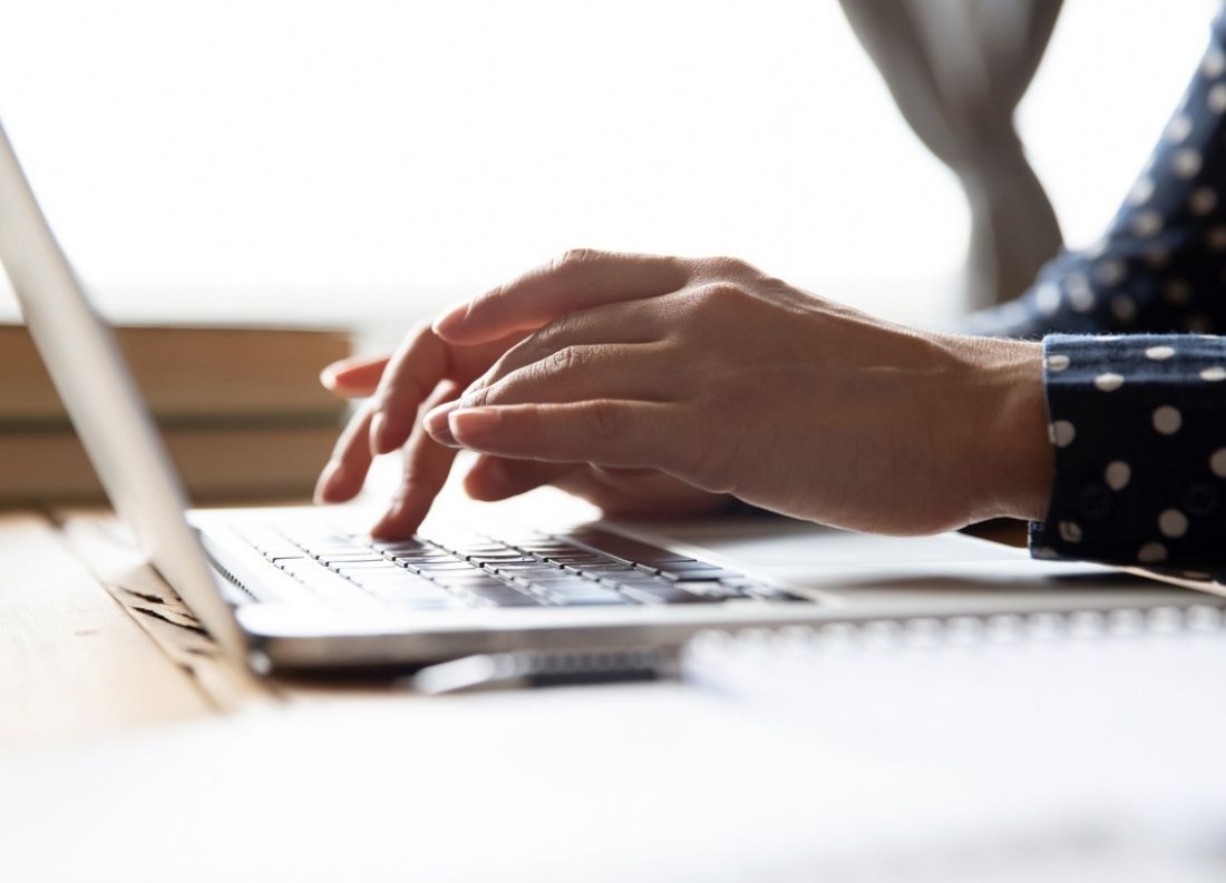 Comment trouver un psychologue qui consulte en ligne